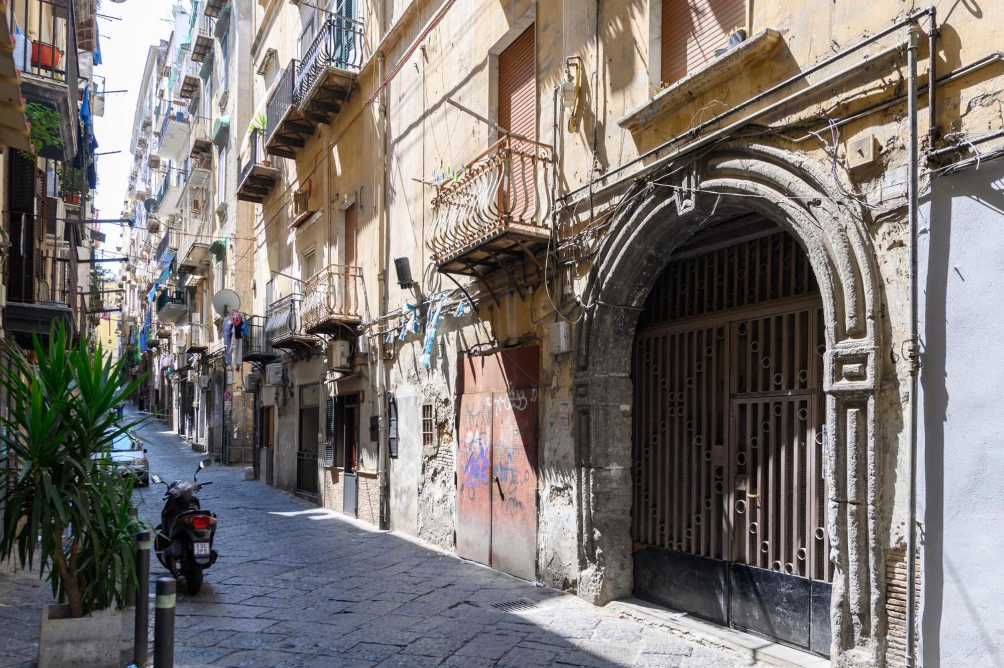 Casa Ue' Ue' - Piazza Dante * Naples